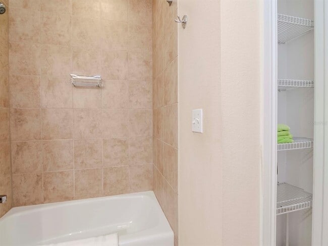 Building Photo - 13941 Clubhouse Dr