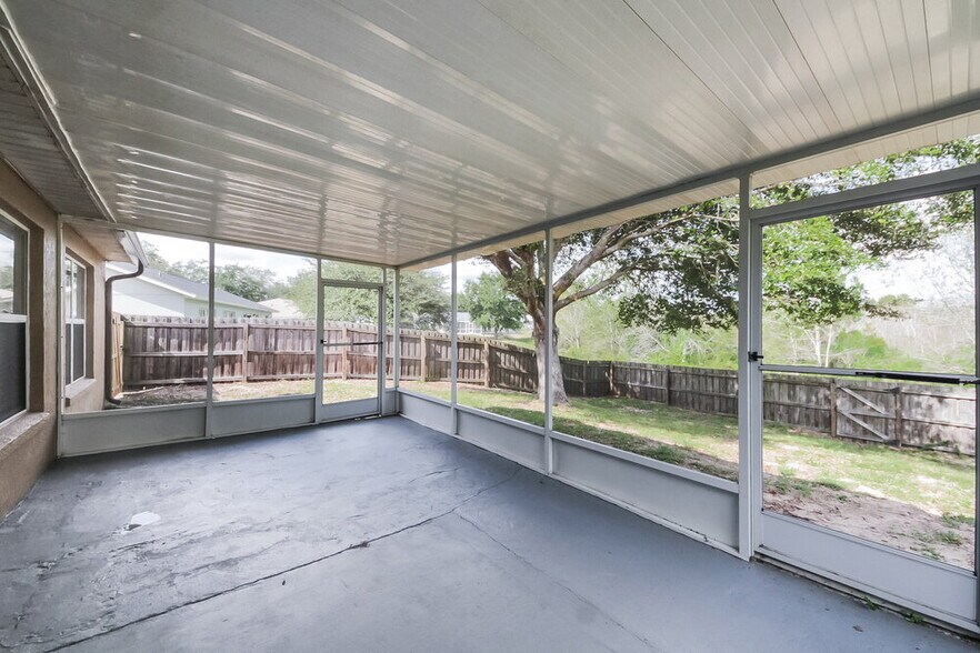 Building Photo - 15431 Margaux Dr