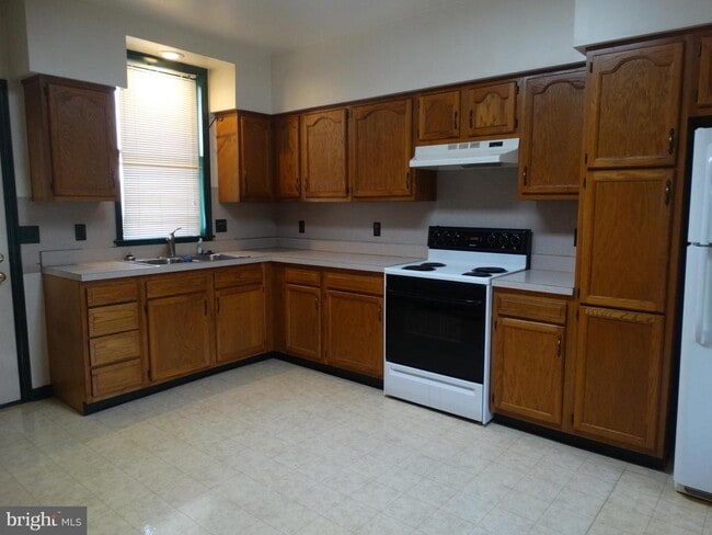 Building Photo - 130 S Antrim Way