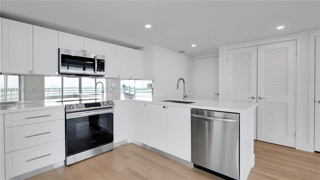 Building Photo - 555 NE 34th St