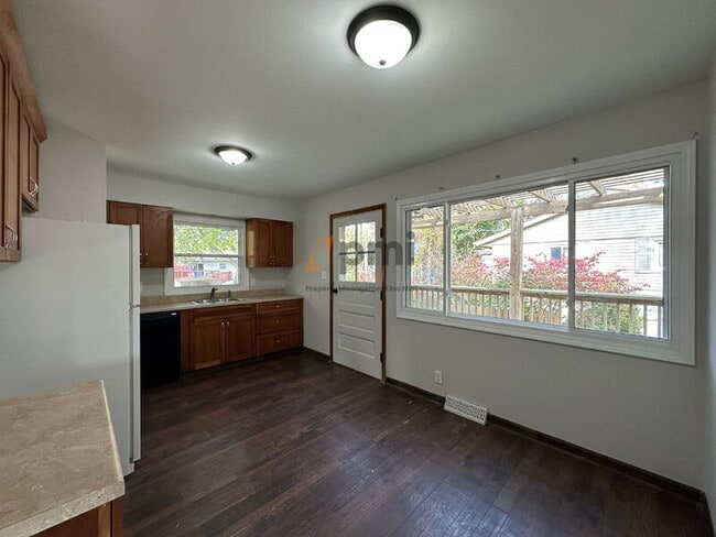 Building Photo - 3621 Windsor Rd