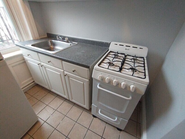 Building Photo - 307 Dolphin St