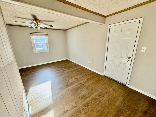 Building Photo - 77 Executive Ln