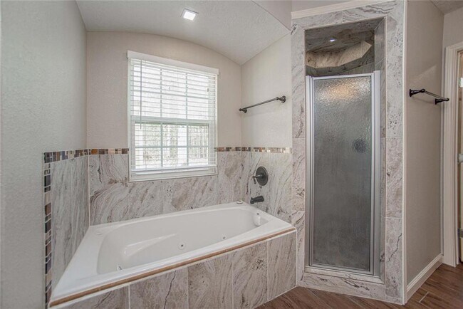 Building Photo - 10700 Deer Hill Dr