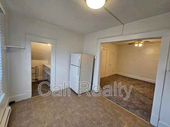 Building Photo - 1423 W Maxwell Ave