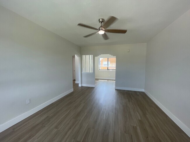 Interior Photo - 600 SW 9 AVE