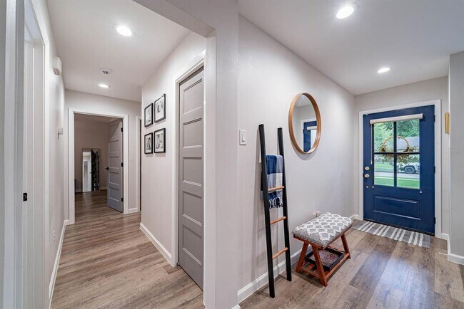 Building Photo - 5810 Effingham Dr