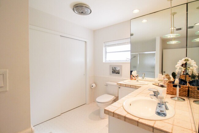 Building Photo - West of Trail Mid-Century Gem with New Designer Kitchen & Oversized Corner Lot