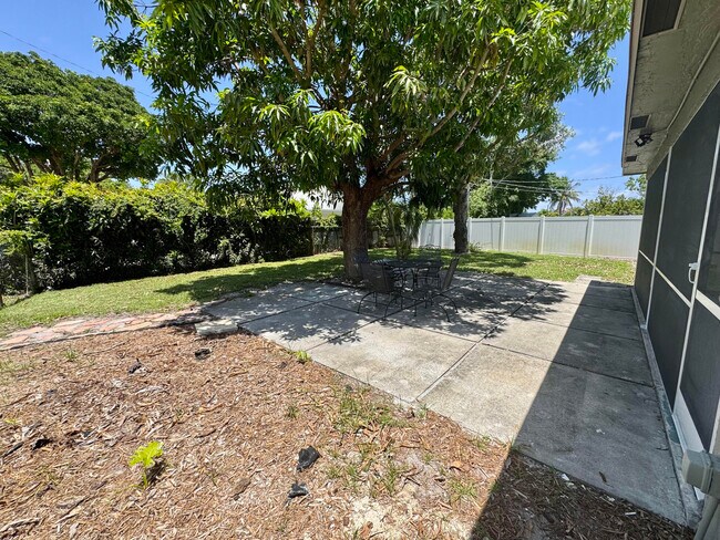 Building Photo - 401 SE 34th Ave
