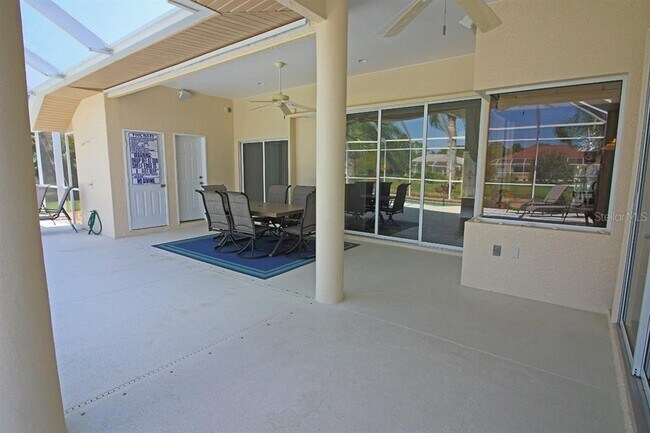 Building Photo - 811 Rotonda Cir