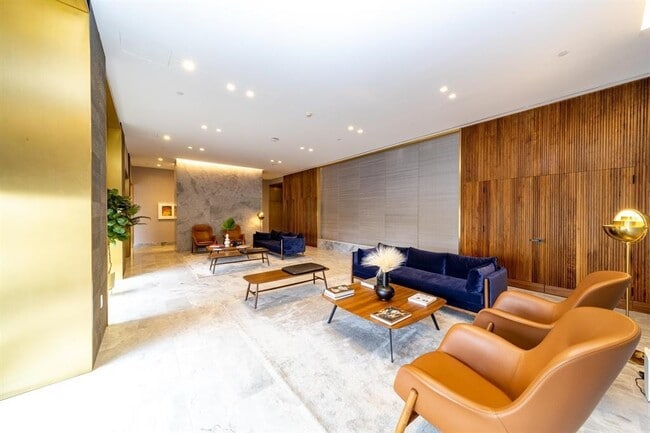 Building Photo - 75 Park Ln S