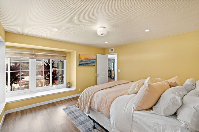 Building Photo - Beautifully Remodeled Rossmoor Home in a P...