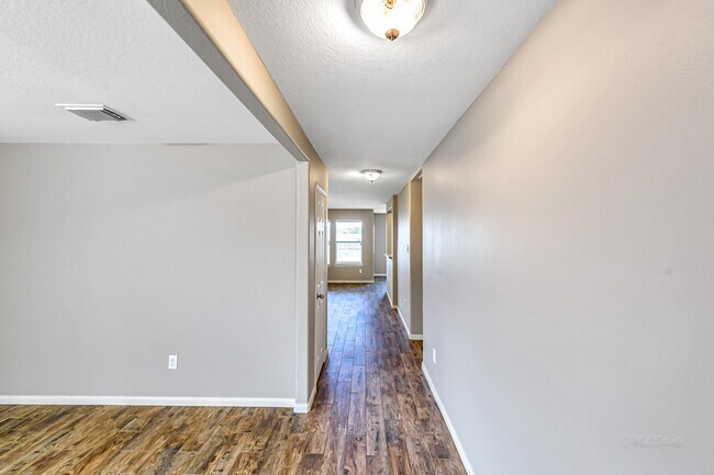 Building Photo - 20243 Sunset Ranch Dr