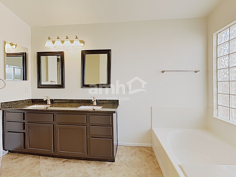 Building Photo - 2708 N 126th Dr