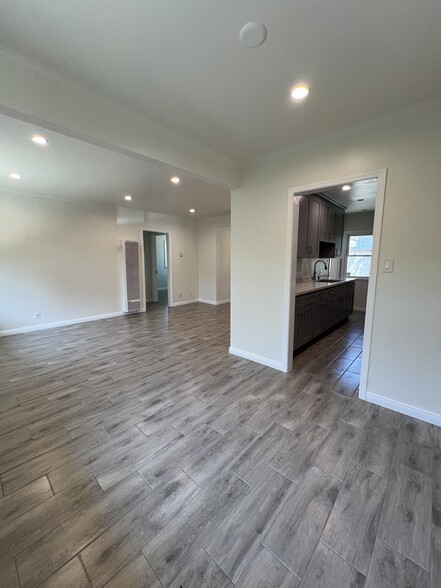Living room - 715 W Colorado Blvd
