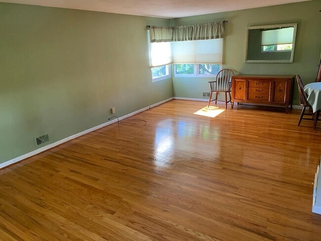 Building Photo - 3137 Belmont Ave