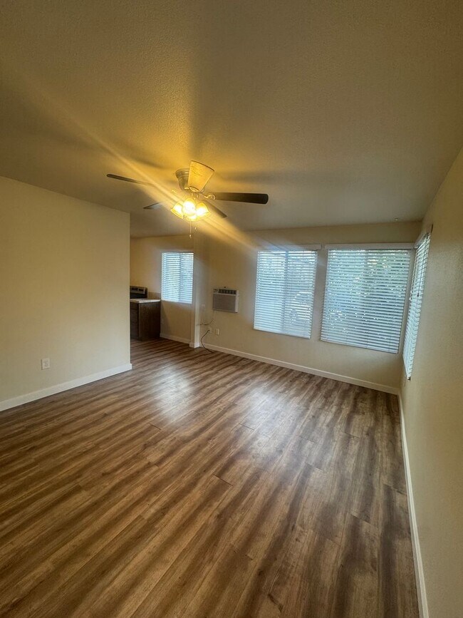 Building Photo - 1104 Layton Rd