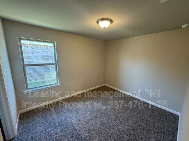 Building Photo - 331 White Pine Dr