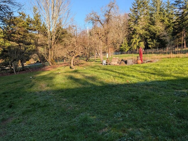 Building Photo - 12633 E Lake Dr