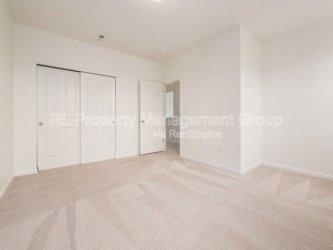 Building Photo - 5861 Yellowfin Ln