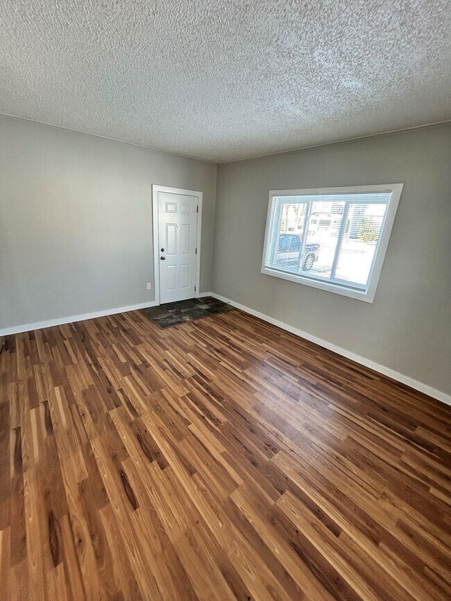 Building Photo - 90 E Mark St