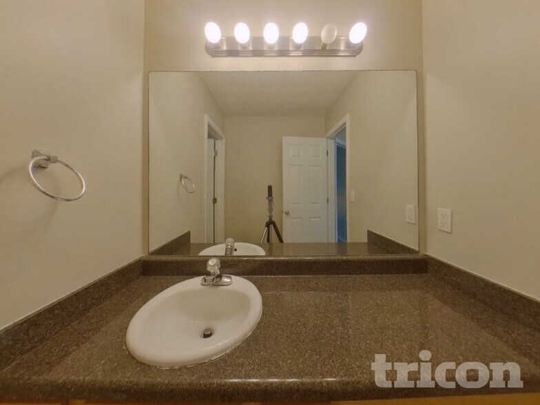 Building Photo - 315 Avonlea Dr