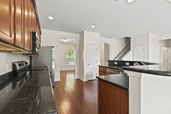 Building Photo - 465 Green Park Ln