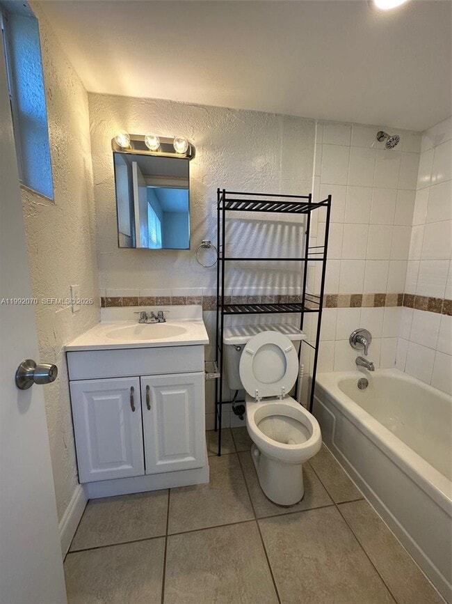 Building Photo - 2775 Taft St