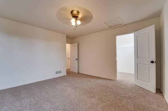 Building Photo - Beautiful 4 bed 3.5 Bath House in NE Fort Collins!