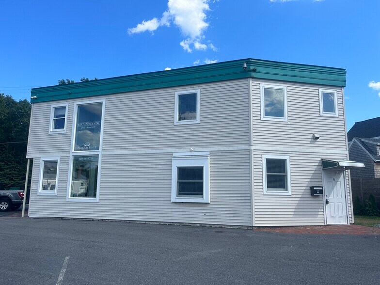 Building Photo - 1000 Islington St