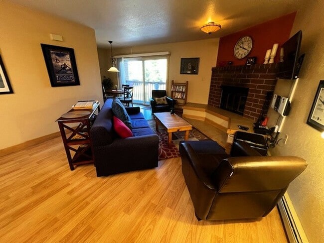 Building Photo - Long Term Rental- Lagoon Townhomes 720D