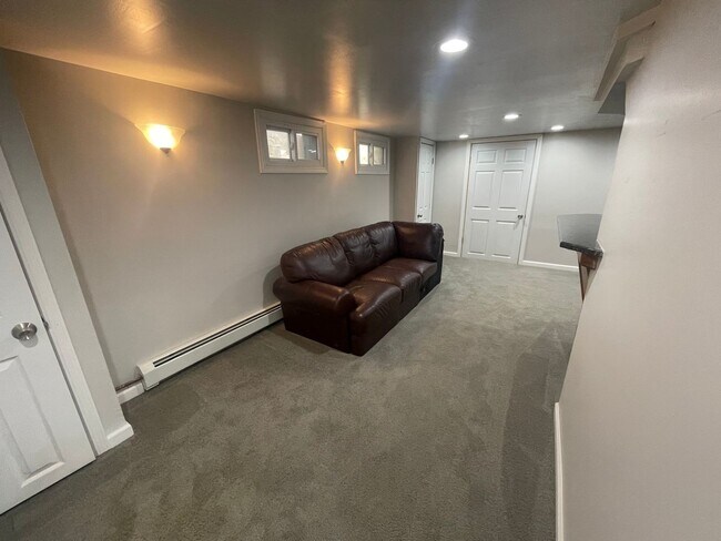 Building Photo - Spacious 3 Bedroom Home with Full finished Basement and Detached Garage!