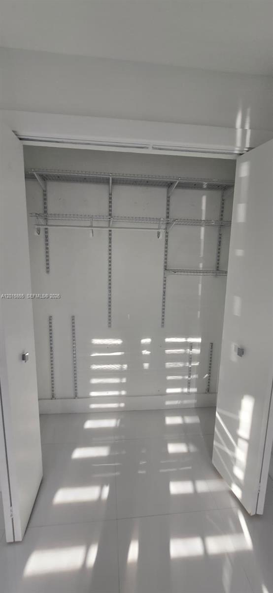Building Photo - 2461 W 76th St