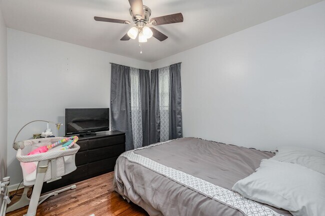 Building Photo - Charming 3-Bedroom Coastal Home in the Hea...