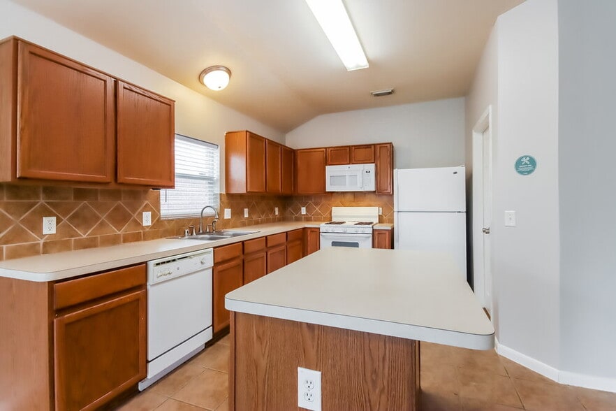 Building Photo - 18326 Atasca Wds Trce
