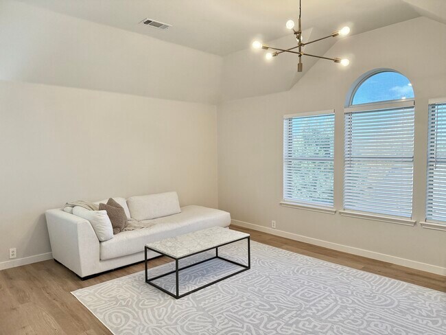 Building Photo - 2414 Thorntree Dr