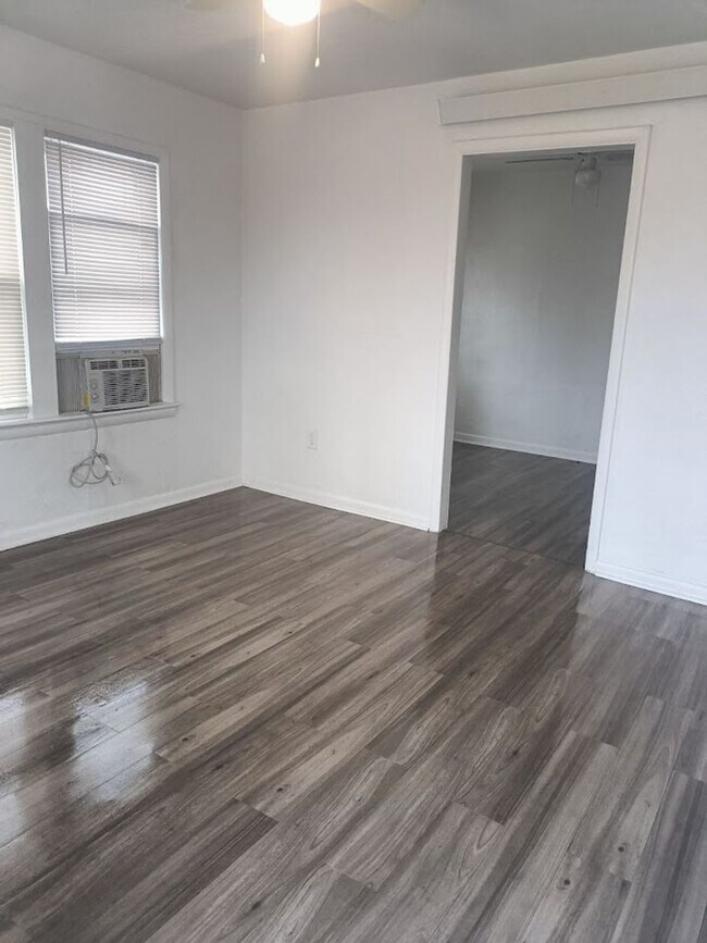 Building Photo - 133 SE 45th St