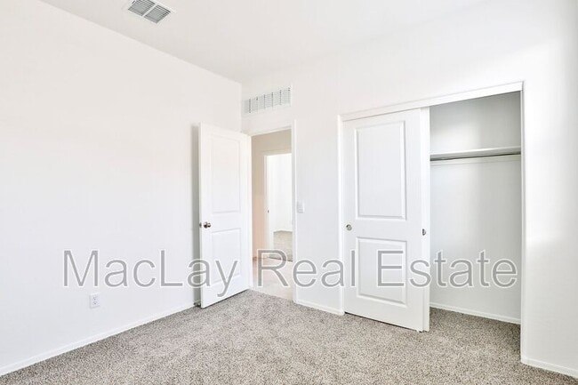 Building Photo - 1133 W Descanso Canyon Dr