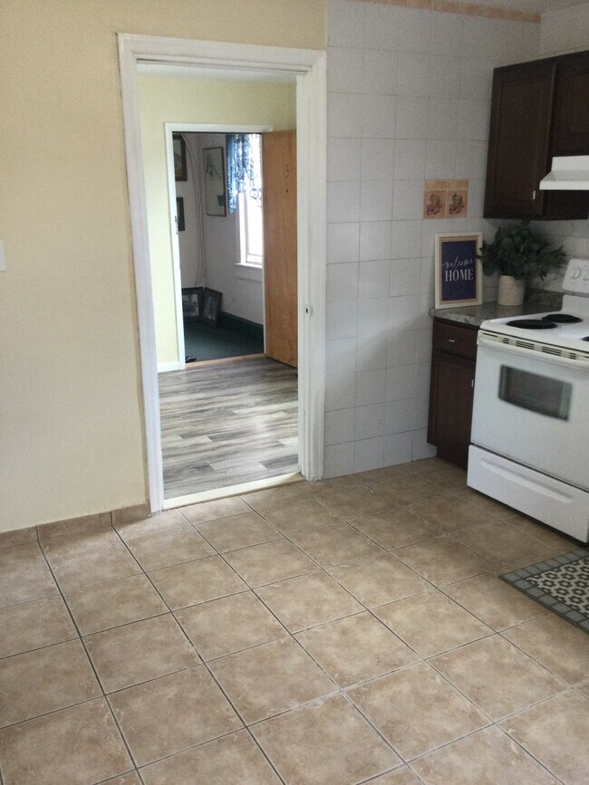 Bonus Room Off Kitchen - 141 Jackson Ave