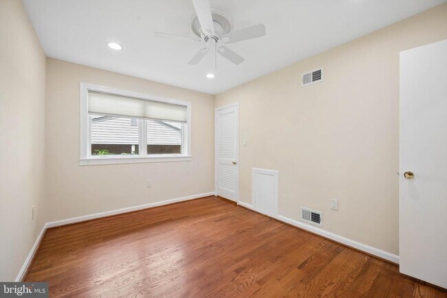 Building Photo - 7016 Hopewood St