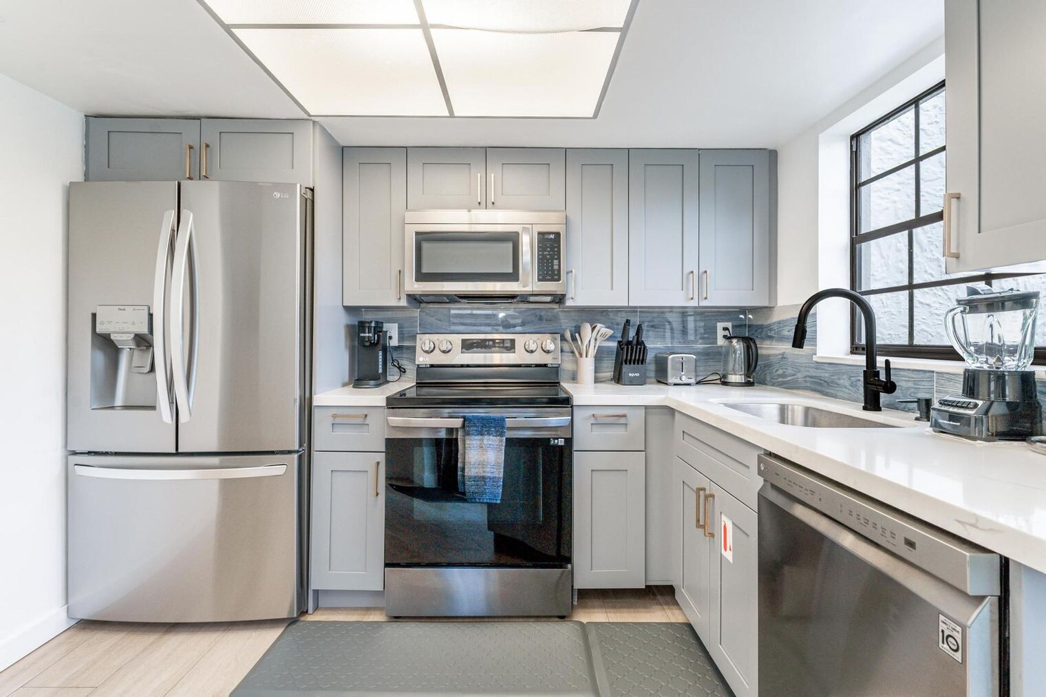 Building Photo - 807-809 Southwest 14th Court-SI FL2-ID1475657P