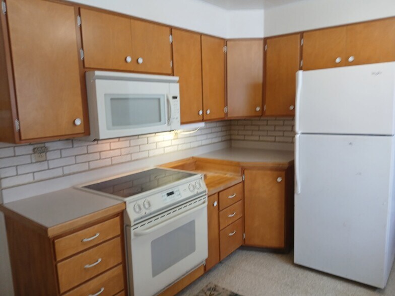 Building Photo - 321 W Mcmillan Ave