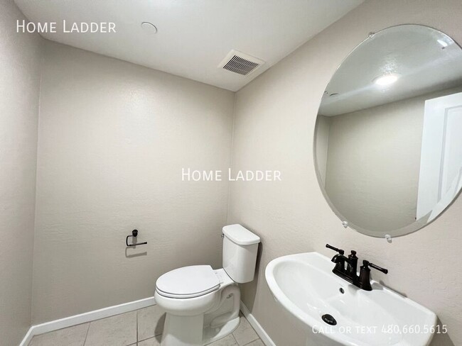 Building Photo - 779 E Doral Ave