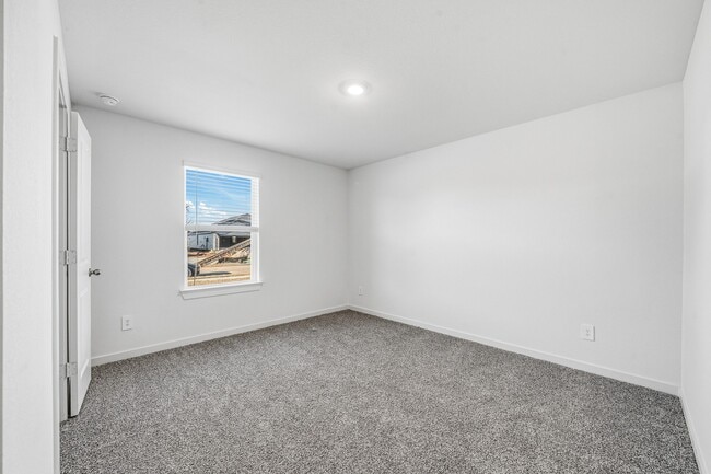 Building Photo - 3919 Langridge Dr