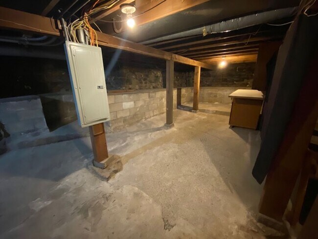 Building Photo - Historic Magill House on NW 1st Street