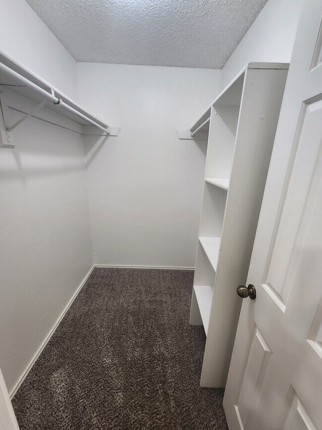 Building Photo - 1 bed 1.5 bath at Sagewood Condominiums, 2...