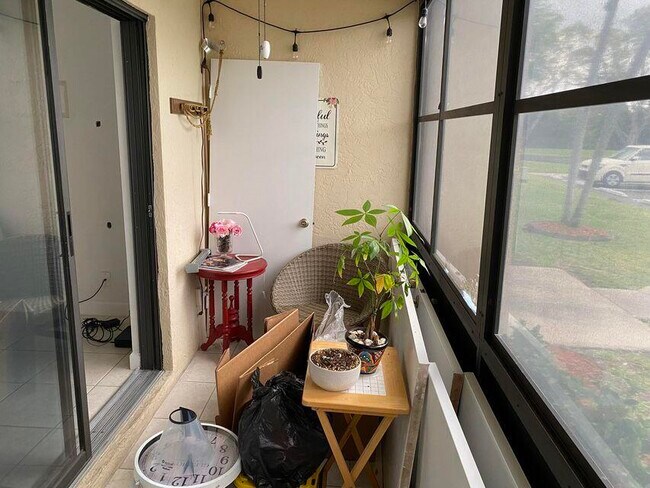 Building Photo - 825 Sky Pine Way