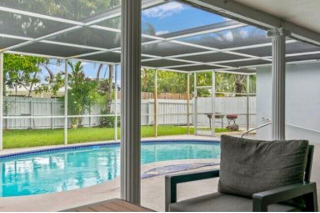 Building Photo - 4811 Hayes St