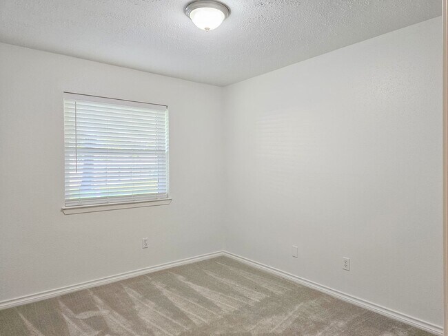 Building Photo - 10615 Heatherford Dr