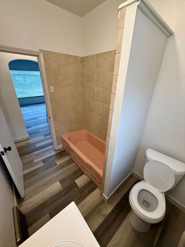 Building Photo - Approved Applicant - 2 Bedroom Newly Remod...